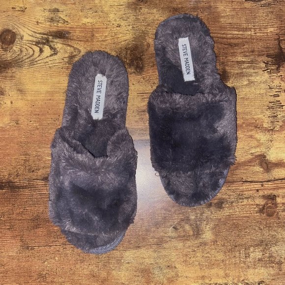 Steve Madden Fuzzy Gray Slippers - Size 9 - Picture 1 of 3
